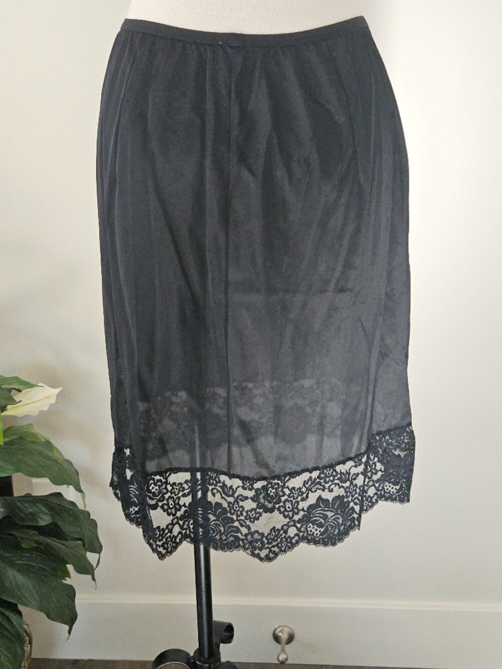 Vintage Vanity Fair Black Nylon 1/2 Slip w/Lace Trim - Size Large